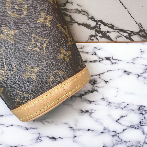 ❤️❤️SOLD❤️❤️Louis Vuitton fold me pouch crossbody - Picture 4 of 8